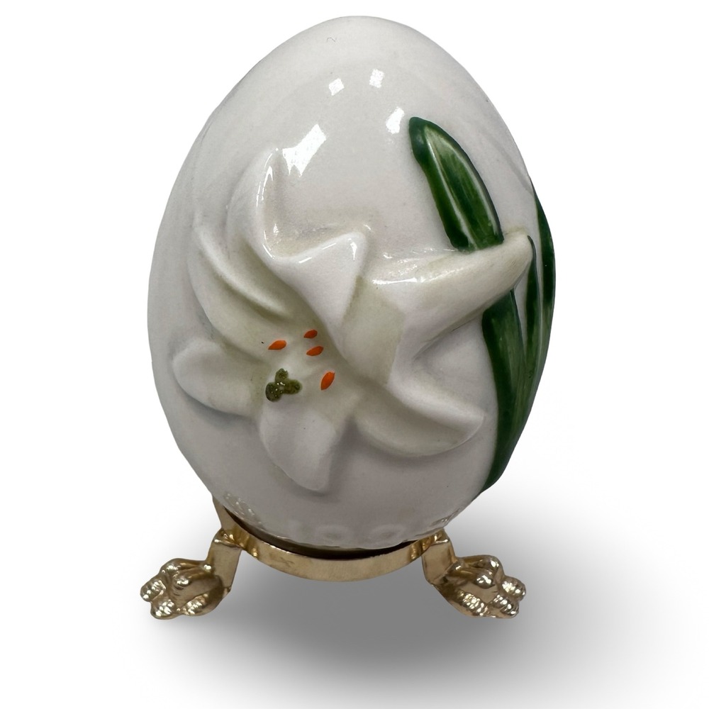 Goebel 1985 Annual Easter Egg White Lily Bas-Relief West Germany with Stand